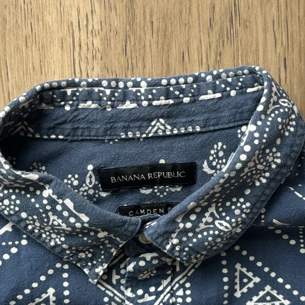 Banana Republic Blue and White Geometric Button Down Shirt Camden Fit Men’s L